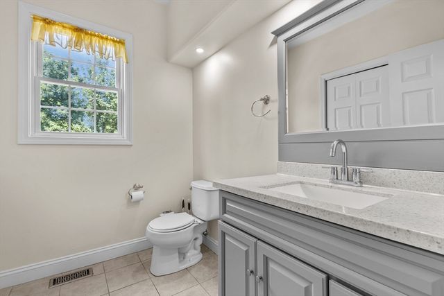 30 Willow Creek Dr, Attleboro, MA 02703