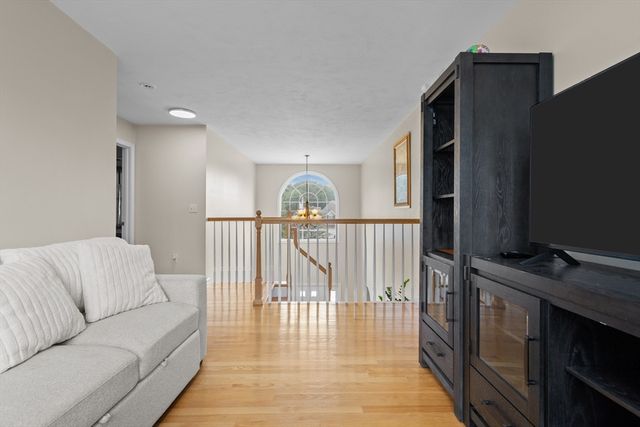 30 Willow Creek Dr, Attleboro, MA 02703