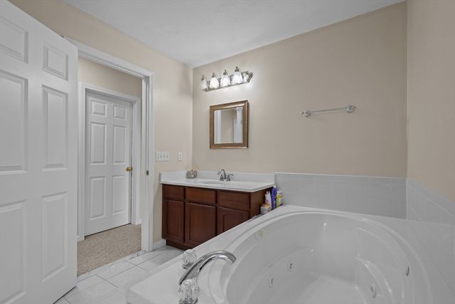 30 Willow Creek Dr, Attleboro, MA 02703