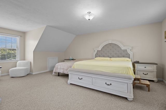 30 Willow Creek Dr, Attleboro, MA 02703