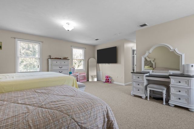 30 Willow Creek Dr, Attleboro, MA 02703