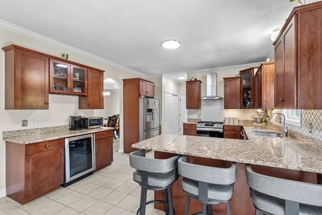 30 Willow Creek Dr, Attleboro, MA 02703