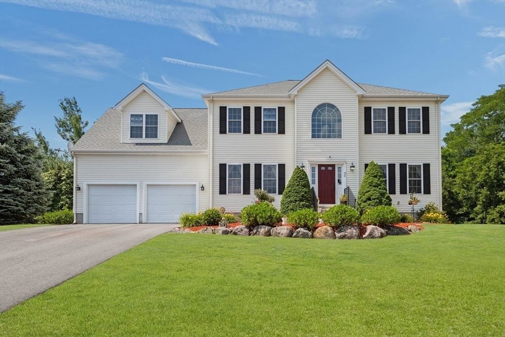 30 Willow Creek Dr, Attleboro, MA 02703