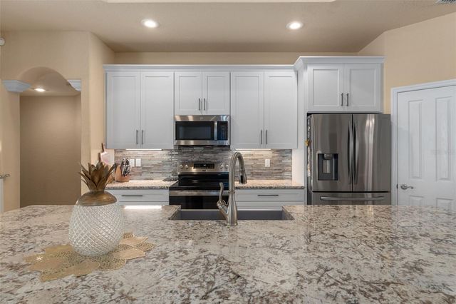 102 WHITEWOOD STREET, Homosassa, FL 34446