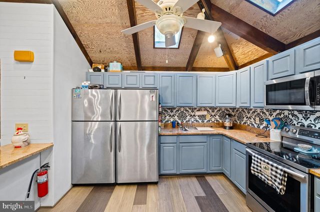 2436 WARM SPRINGS RD, Shenandoah Junction, WV 25442