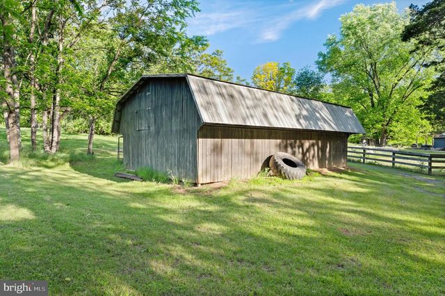 2436 WARM SPRINGS RD, Shenandoah Junction, WV 25442