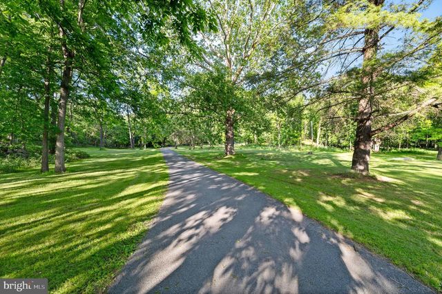 2436 WARM SPRINGS RD, Shenandoah Junction, WV 25442