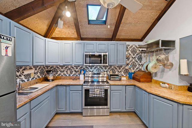 2436 WARM SPRINGS RD, Shenandoah Junction, WV 25442