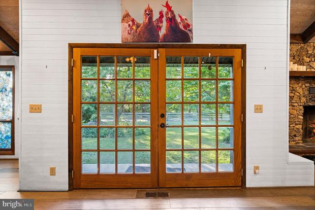 2436 WARM SPRINGS RD, Shenandoah Junction, WV 25442