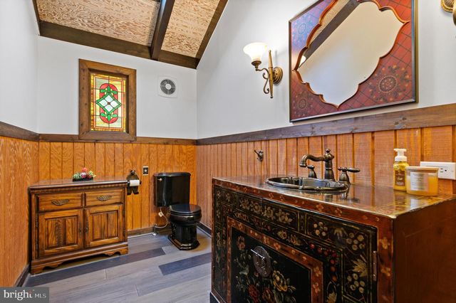 2436 WARM SPRINGS RD, Shenandoah Junction, WV 25442