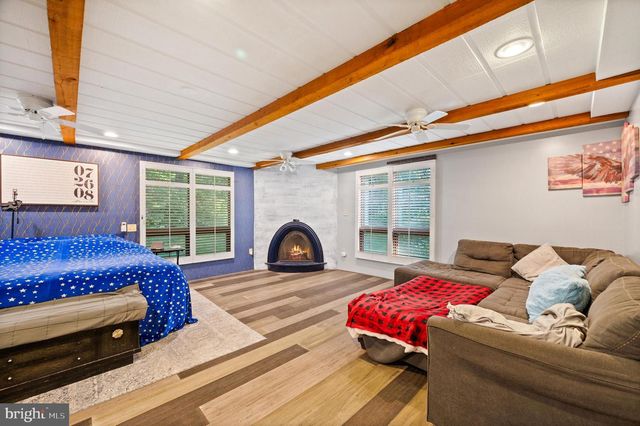 2436 WARM SPRINGS RD, Shenandoah Junction, WV 25442