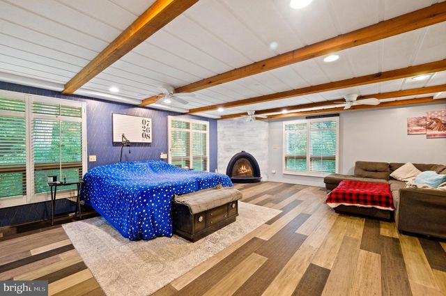 2436 WARM SPRINGS RD, Shenandoah Junction, WV 25442