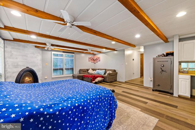 2436 WARM SPRINGS RD, Shenandoah Junction, WV 25442