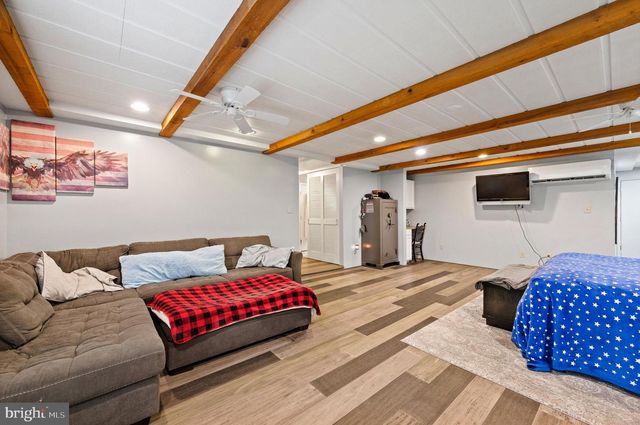 2436 WARM SPRINGS RD, Shenandoah Junction, WV 25442