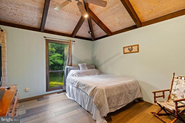 2436 WARM SPRINGS RD, Shenandoah Junction, WV 25442