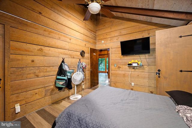 2436 WARM SPRINGS RD, Shenandoah Junction, WV 25442