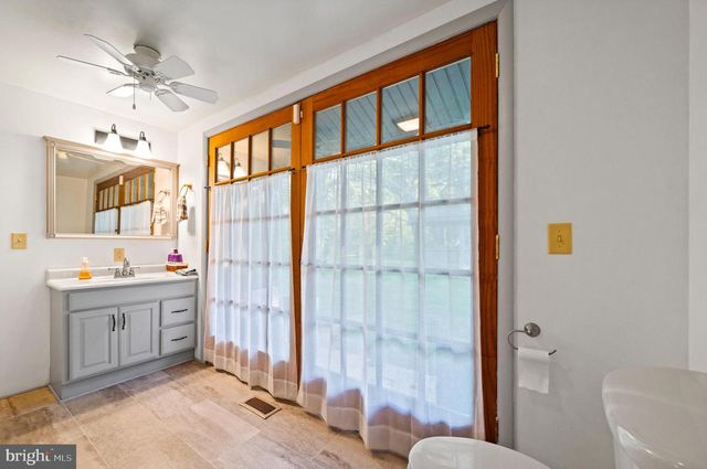 2436 WARM SPRINGS RD, Shenandoah Junction, WV 25442