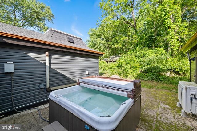 2436 WARM SPRINGS RD, Shenandoah Junction, WV 25442