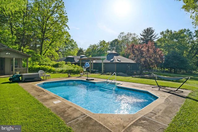 2436 WARM SPRINGS RD, Shenandoah Junction, WV 25442