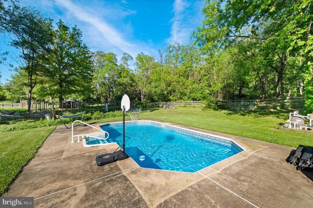 2436 WARM SPRINGS RD, Shenandoah Junction, WV 25442