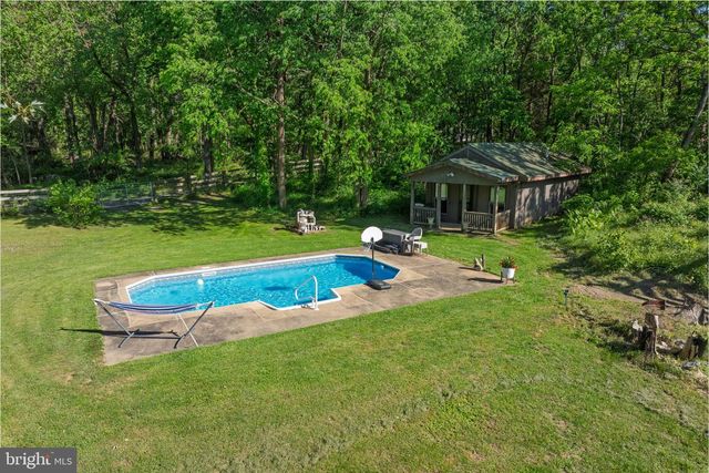 2436 WARM SPRINGS RD, Shenandoah Junction, WV 25442
