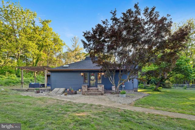 2436 WARM SPRINGS RD, Shenandoah Junction, WV 25442
