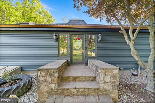 2436 WARM SPRINGS RD, Shenandoah Junction, WV 25442
