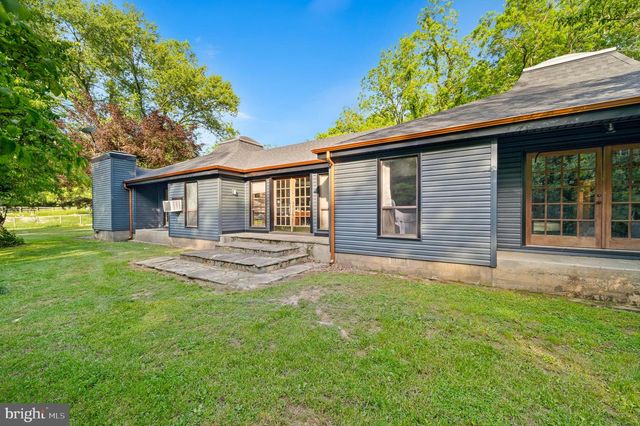 2436 WARM SPRINGS RD, Shenandoah Junction, WV 25442