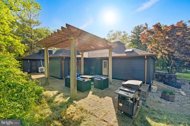 2436 WARM SPRINGS RD, Shenandoah Junction, WV 25442