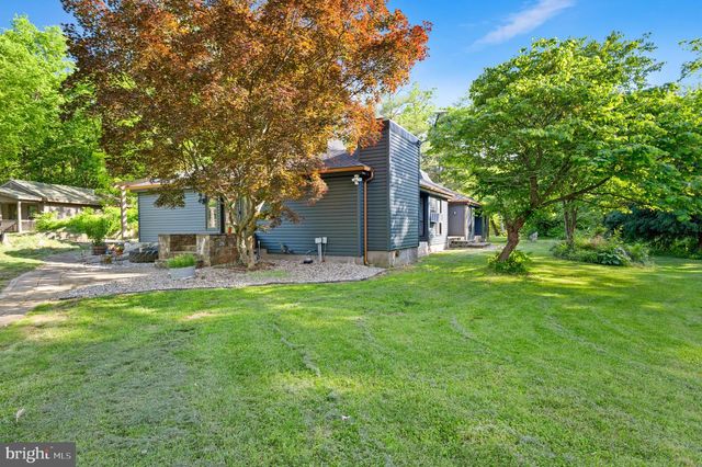 2436 WARM SPRINGS RD, Shenandoah Junction, WV 25442