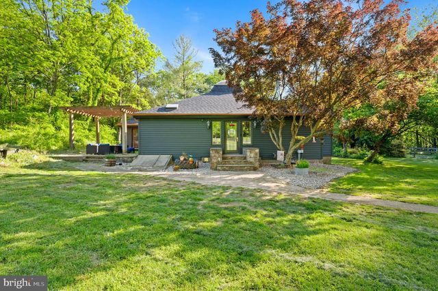 2436 WARM SPRINGS RD, Shenandoah Junction, WV 25442