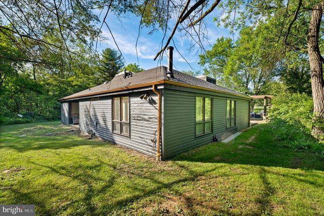 2436 WARM SPRINGS RD, Shenandoah Junction, WV 25442