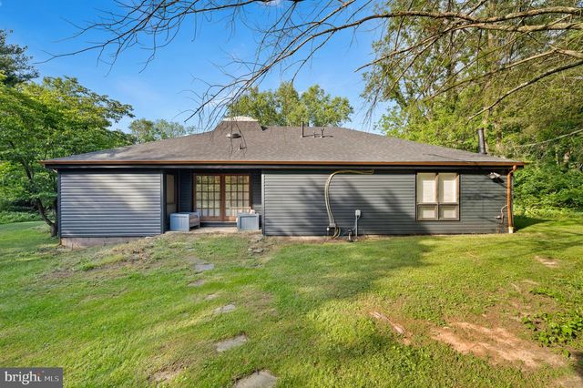 2436 WARM SPRINGS RD, Shenandoah Junction, WV 25442