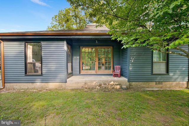 2436 WARM SPRINGS RD, Shenandoah Junction, WV 25442