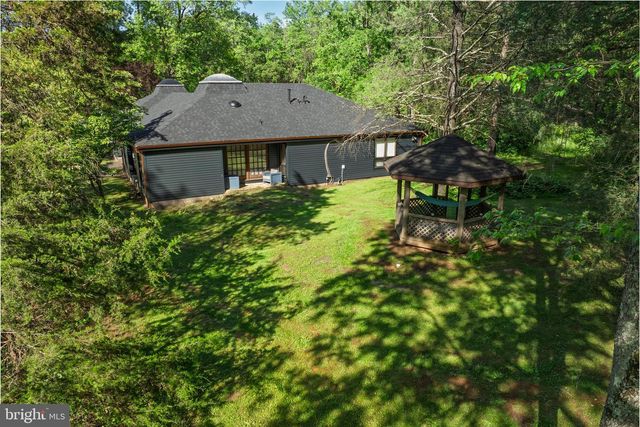 2436 WARM SPRINGS RD, Shenandoah Junction, WV 25442