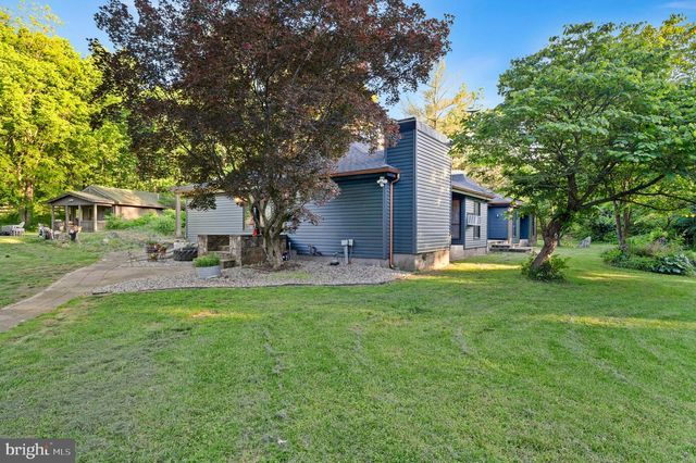 2436 WARM SPRINGS RD, Shenandoah Junction, WV 25442