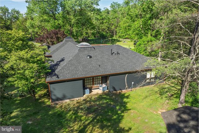 2436 WARM SPRINGS RD, Shenandoah Junction, WV 25442