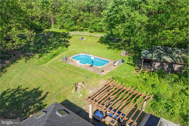 2436 WARM SPRINGS RD, Shenandoah Junction, WV 25442