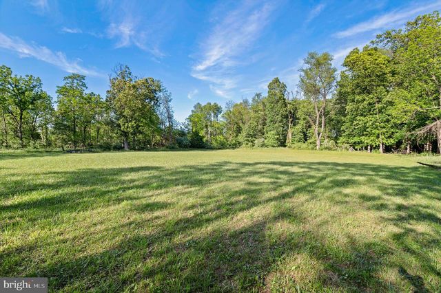 2436 WARM SPRINGS RD, Shenandoah Junction, WV 25442
