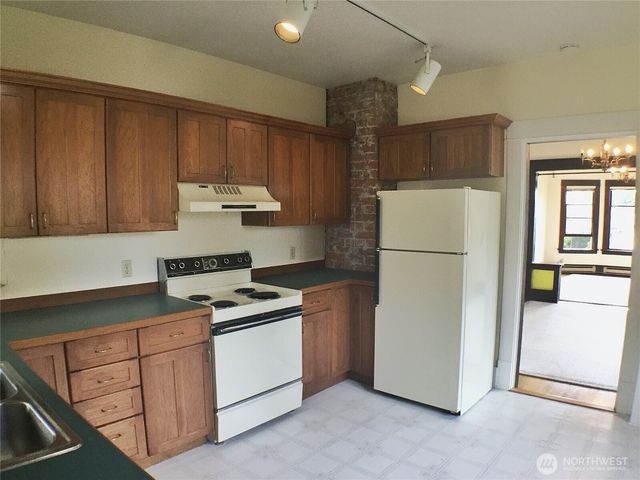 910 NW 52nd Street, Seattle, WA 98107