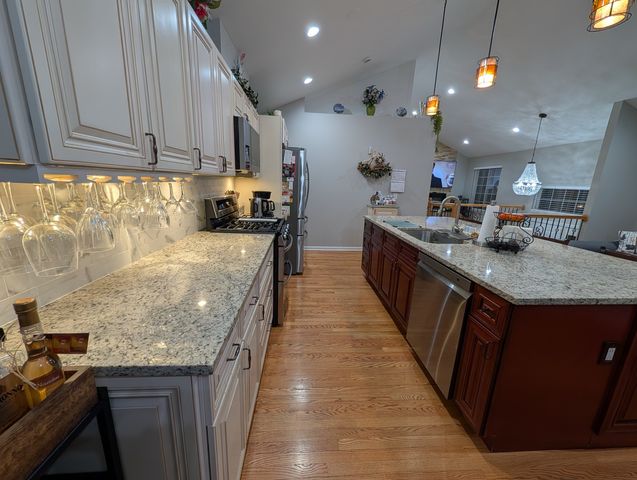 909 Mayfair Court, Elk Grove Village, IL 60007