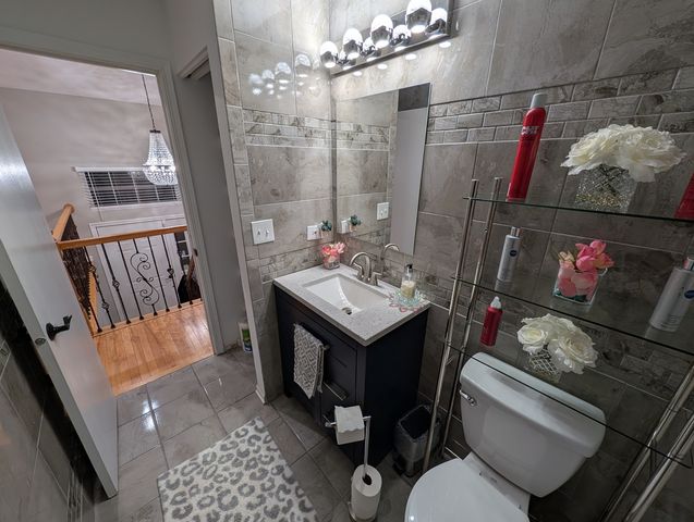 909 Mayfair Court, Elk Grove Village, IL 60007