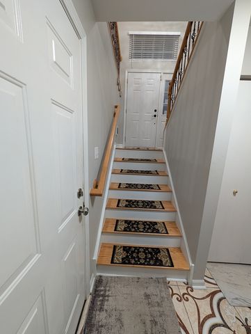 909 Mayfair Court, Elk Grove Village, IL 60007