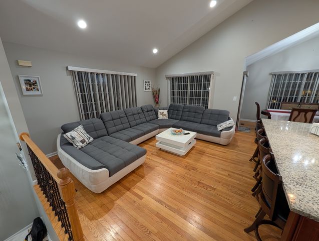 909 Mayfair Court, Elk Grove Village, IL 60007