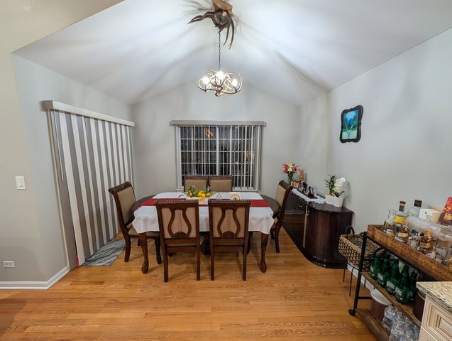 909 Mayfair Court, Elk Grove Village, IL 60007