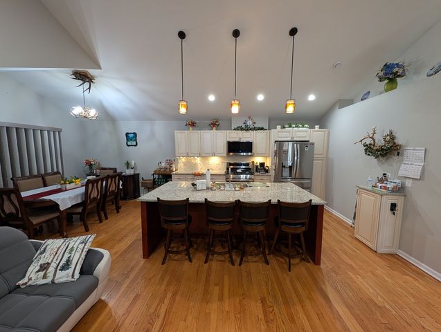 909 Mayfair Court, Elk Grove Village, IL 60007