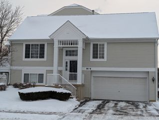 909 Mayfair Court, Elk Grove Village, IL 60007