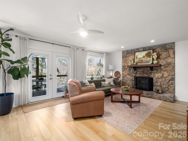 31 Elseetos Drive, Brevard, NC 28712