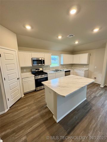 23114 S Mae Drive, Claremore, OK 74019