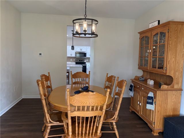 137 Robinson Dr, Pleasant Hills, PA 15236